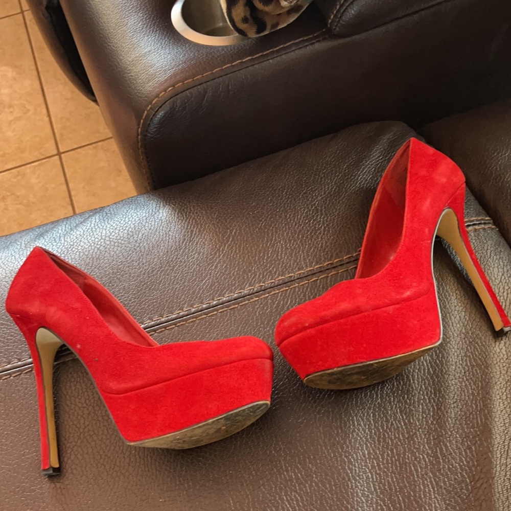 Red Baker pumps - Picture 2 of 5